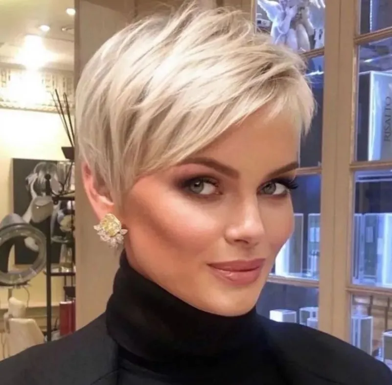 Cortes de Pelo para Mujeres de 50: pelo corto con flequillo lateral