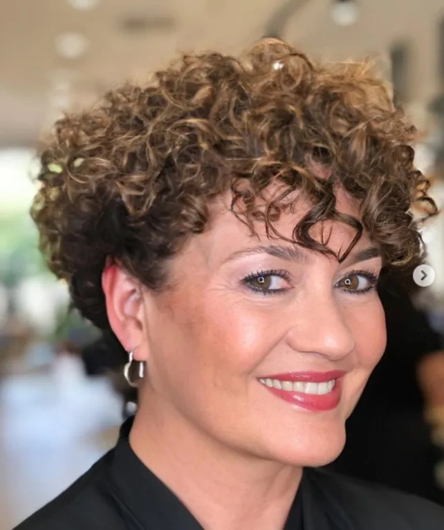 Cortes de Pelo para Mujeres de 50: Rizos cortos