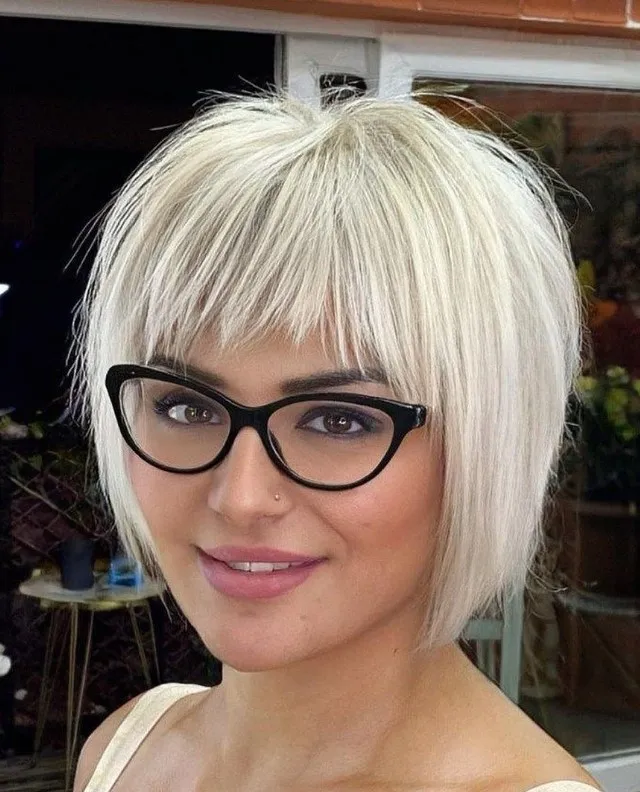 Cortes de Pelo para Mujeres de 50: Pelo corto con flequillo
