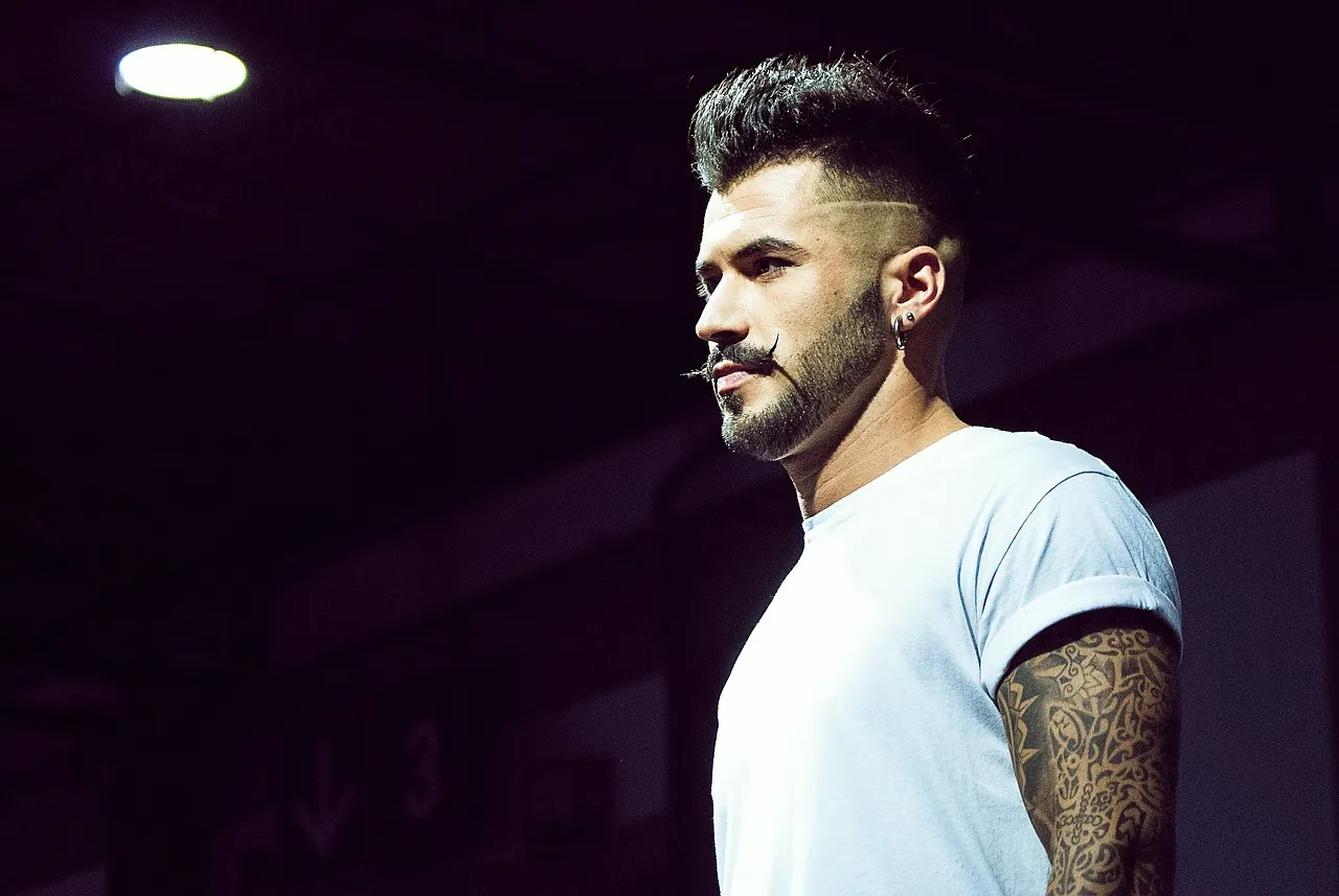 ¿Qué son los cortes de cabello desvanecido?